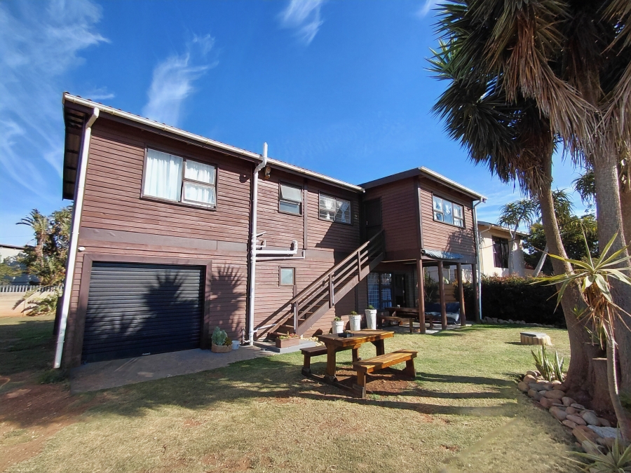 5 Bedroom Property for Sale in C Place Eastern Cape